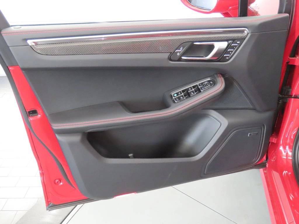 2026 Porsche Macan Macan GTS