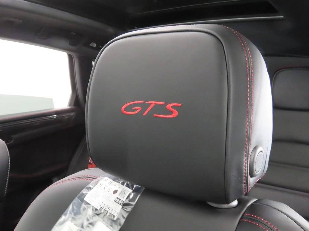 2026 Porsche Macan Macan GTS
