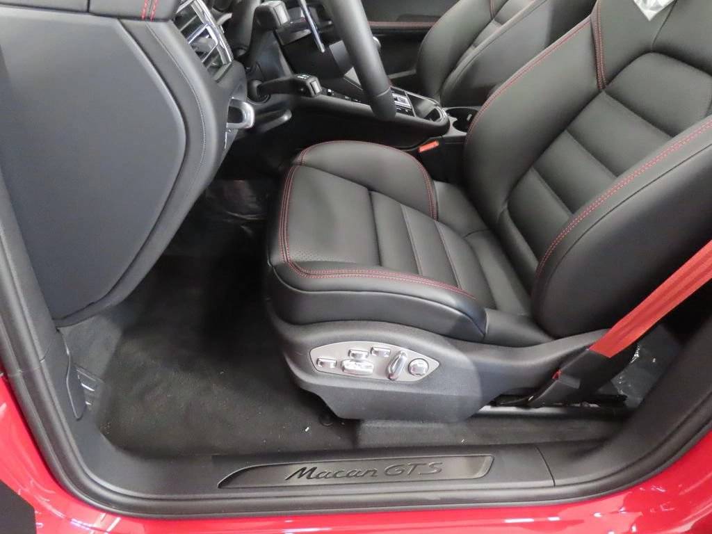 2026 Porsche Macan Macan GTS