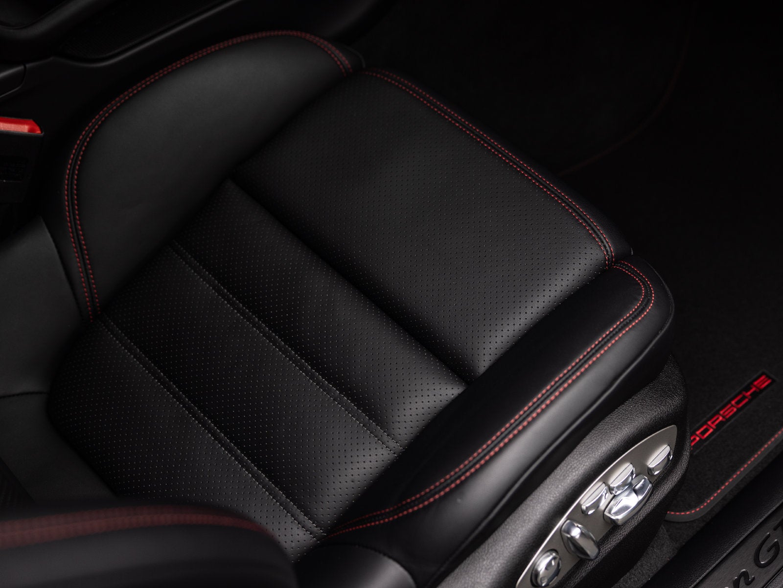 2026 Porsche Macan Macan GTS