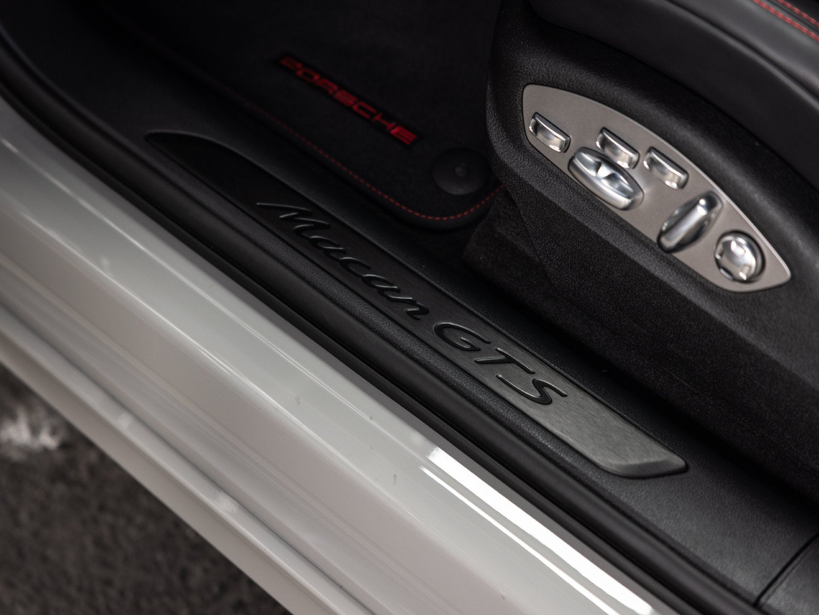 2026 Porsche Macan Macan GTS