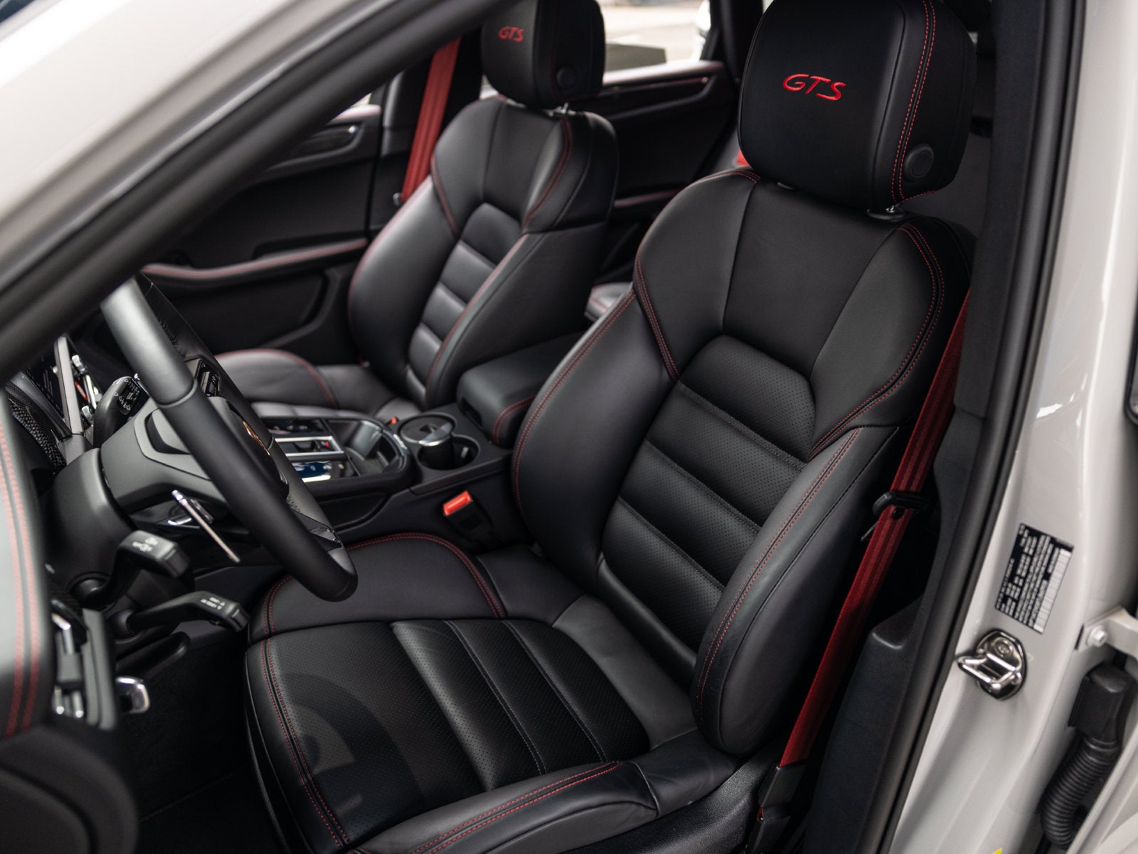 2026 Porsche Macan Macan GTS