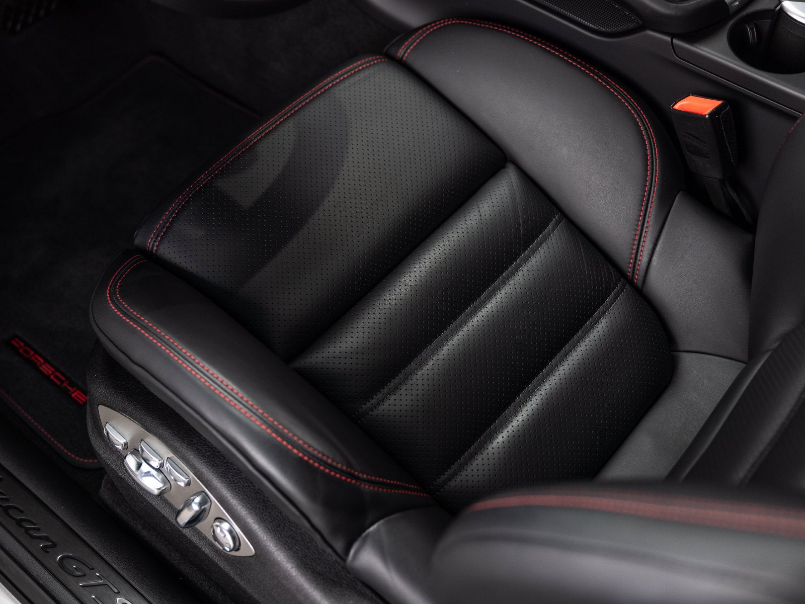 2026 Porsche Macan Macan GTS