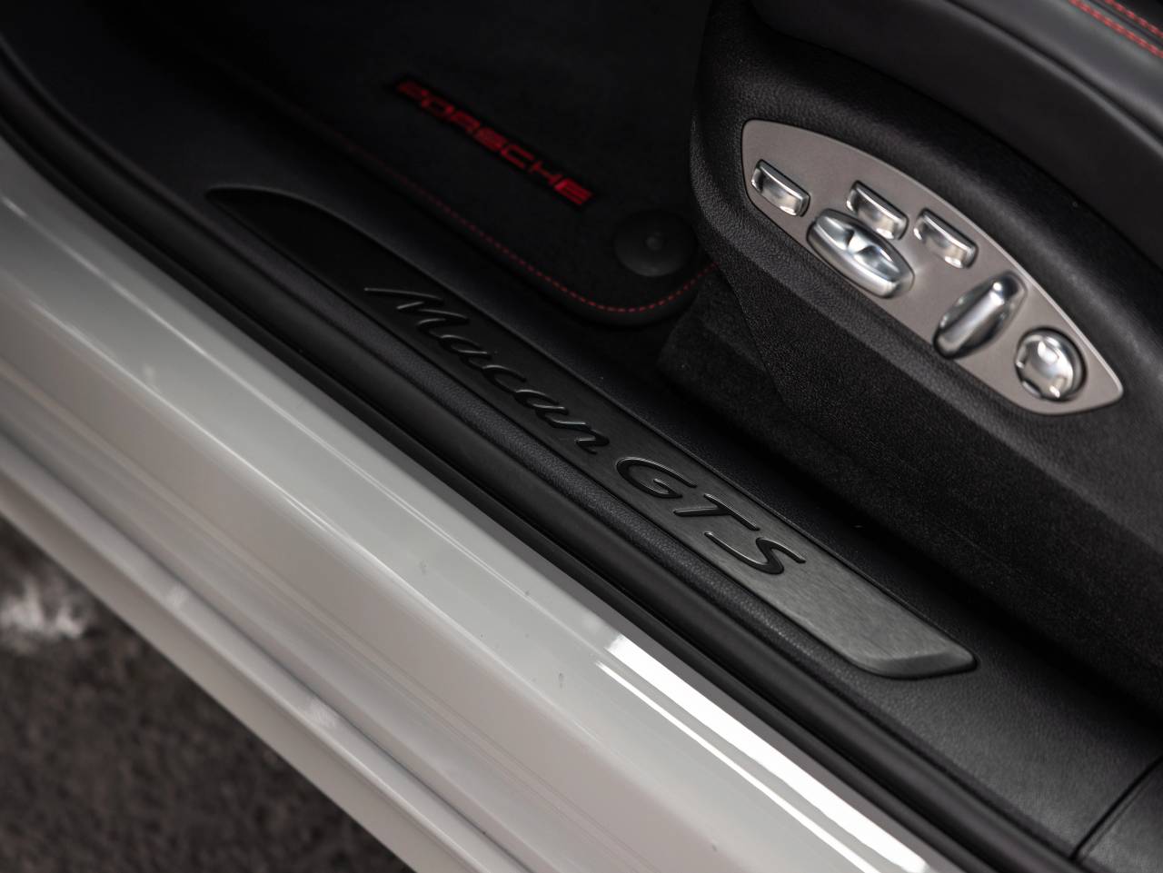2026 Porsche Macan Macan GTS