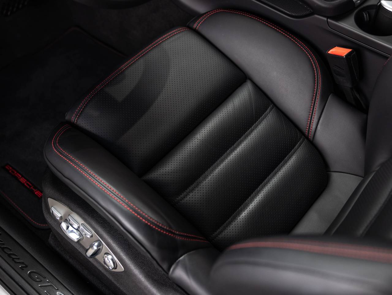 2026 Porsche Macan Macan GTS