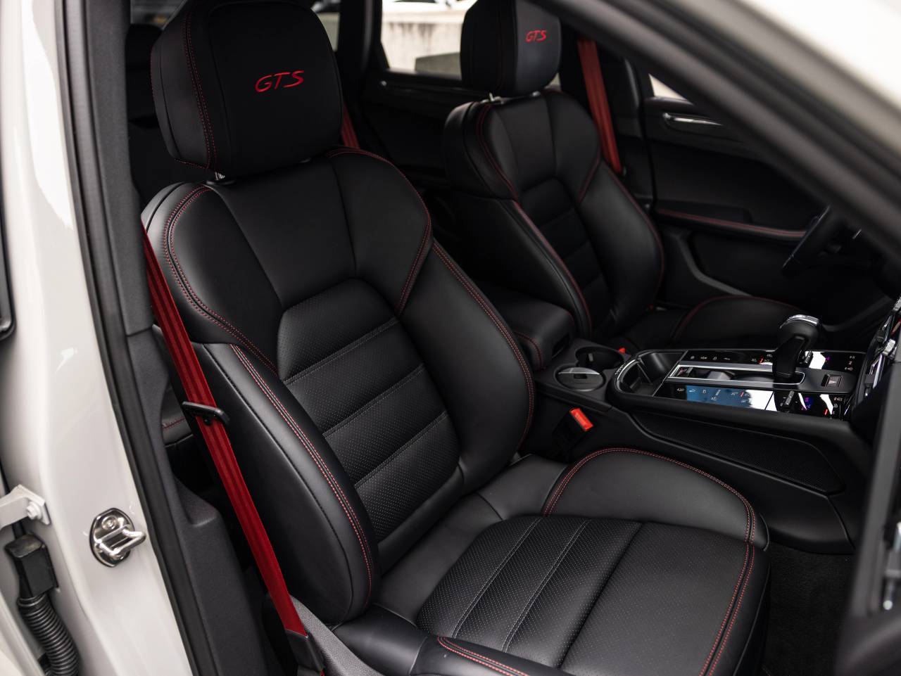 2026 Porsche Macan Macan GTS