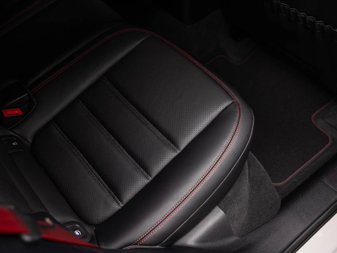 2026 Porsche Macan Macan GTS