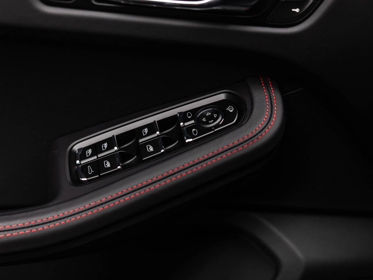 2026 Porsche Macan Macan GTS