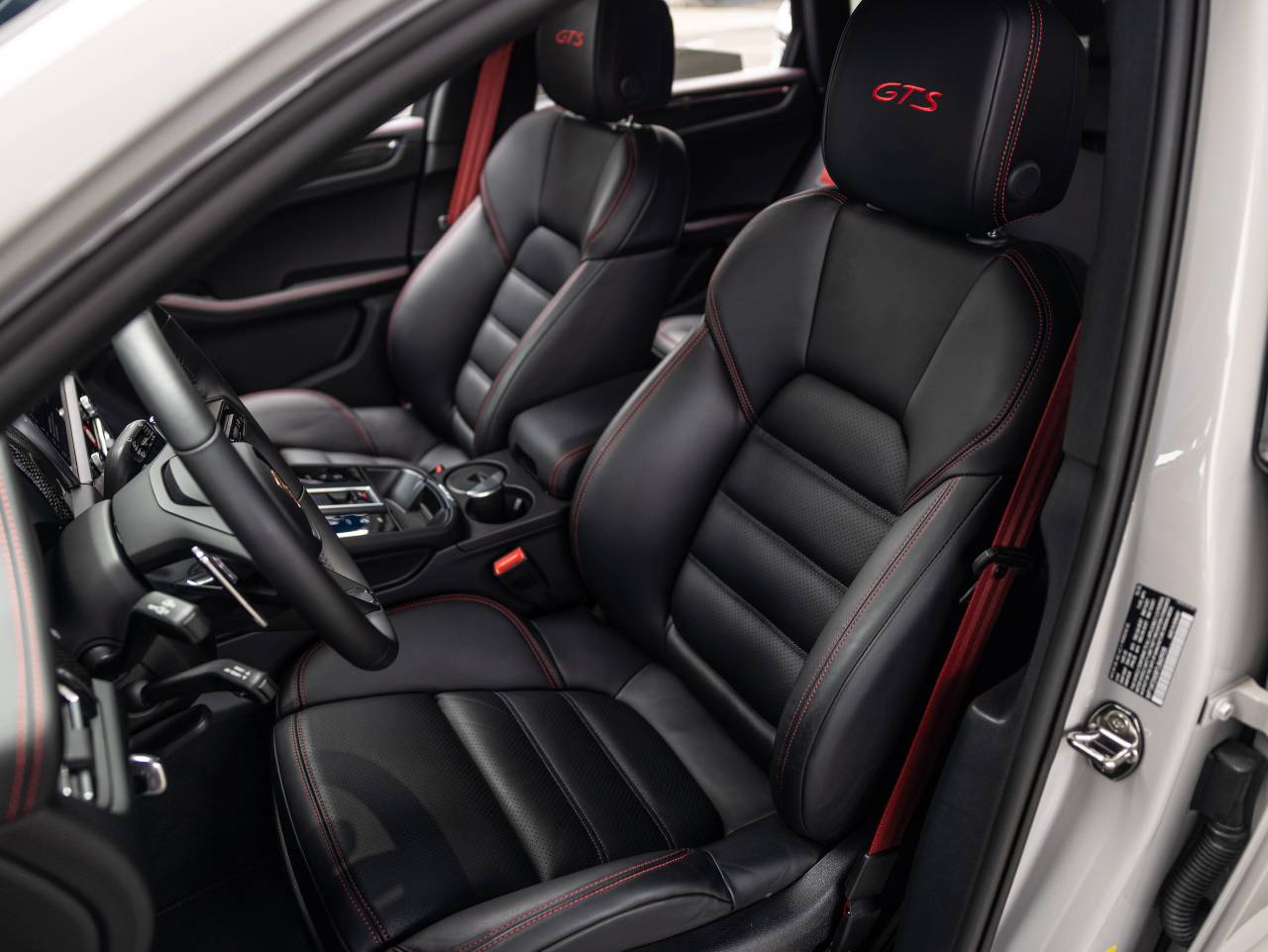 2026 Porsche Macan Macan GTS
