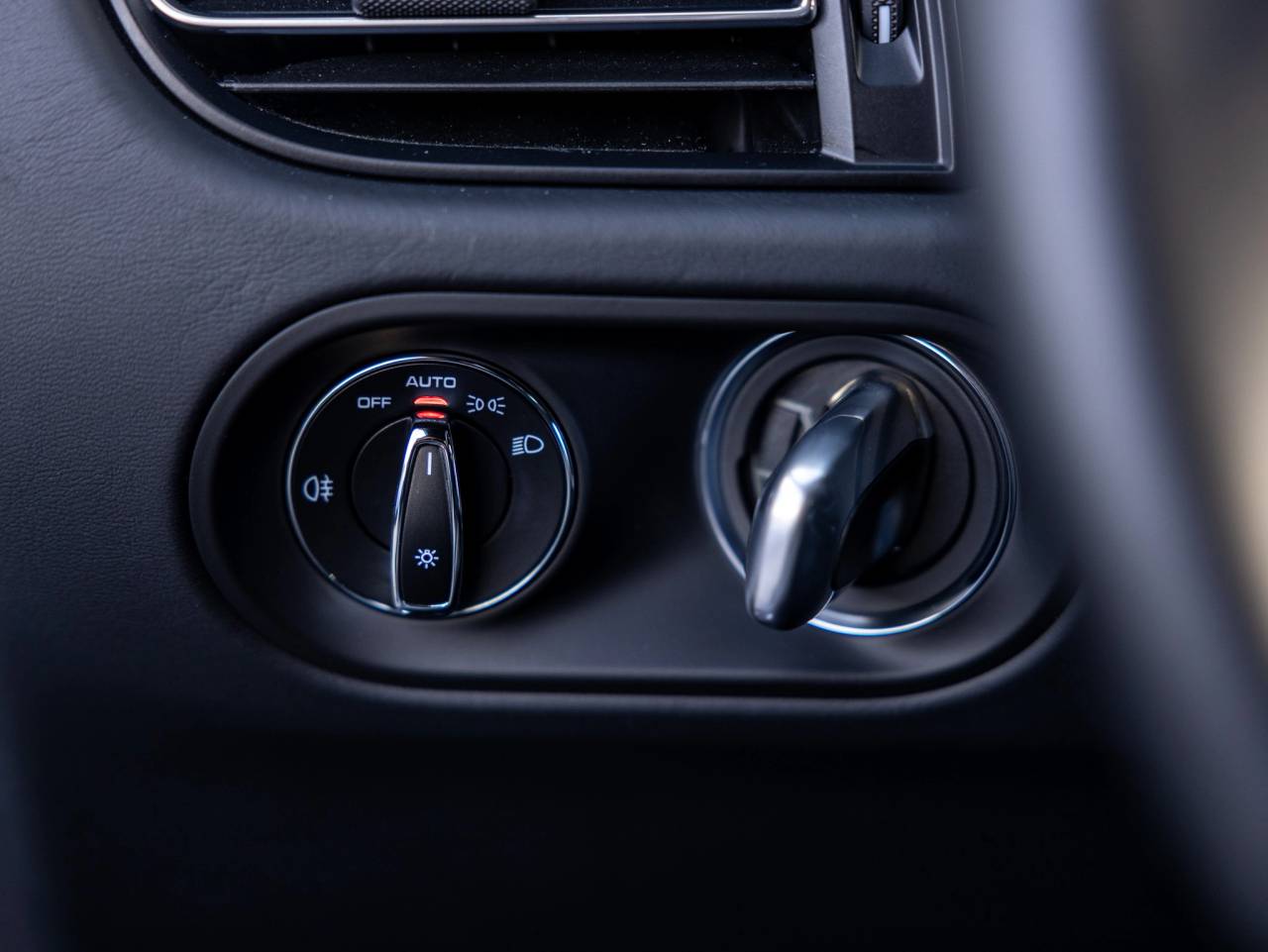 2023 Porsche Macan Macan S (MY23)