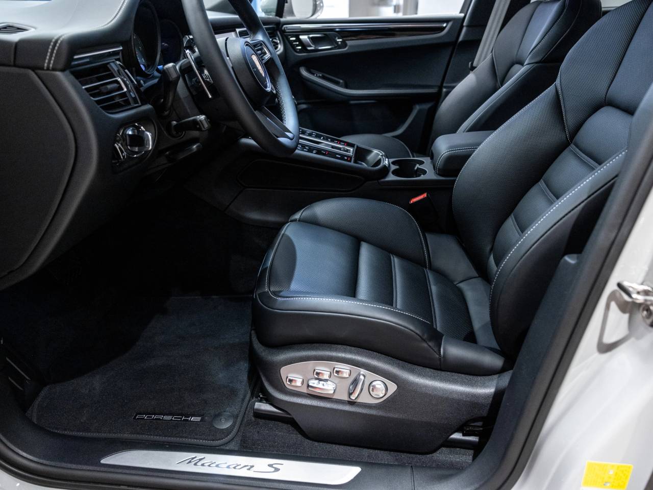 2025 Porsche Macan Macan S