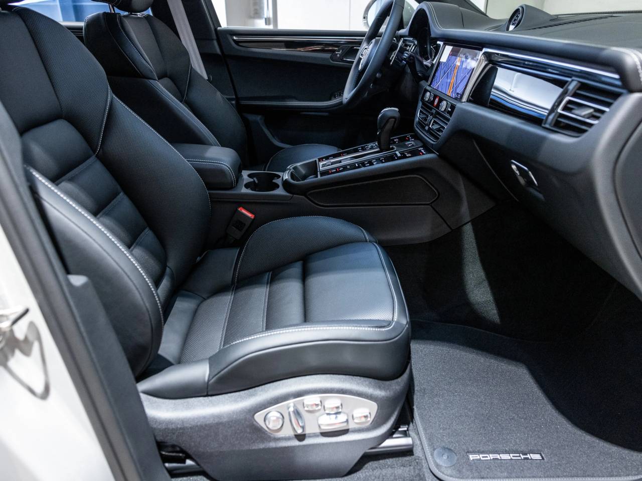 2025 Porsche Macan Macan S