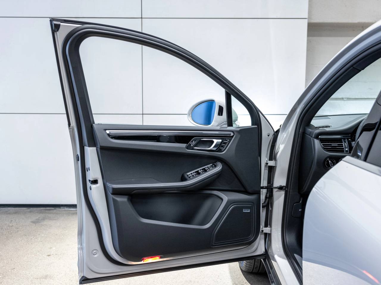 2025 Porsche Macan Macan S