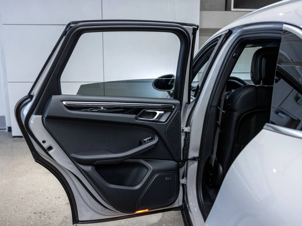 2025 Porsche Macan Macan S