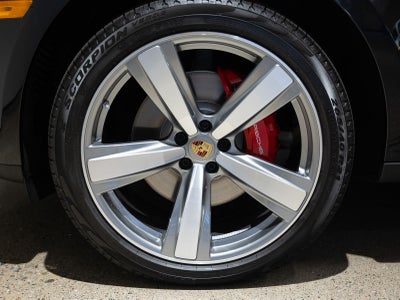 2025 Porsche Macan S