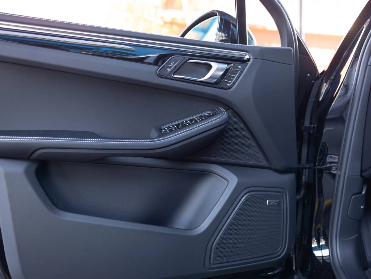 2025 Porsche Macan Macan S