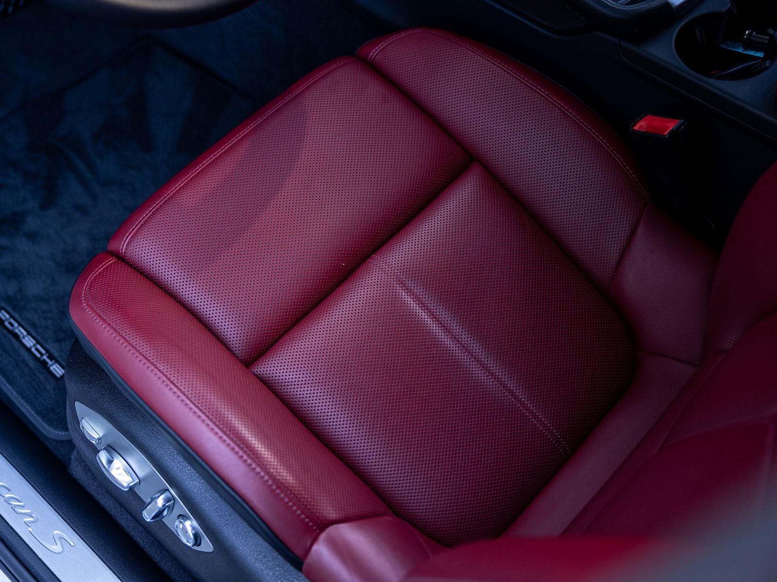 2025 Porsche Macan S
