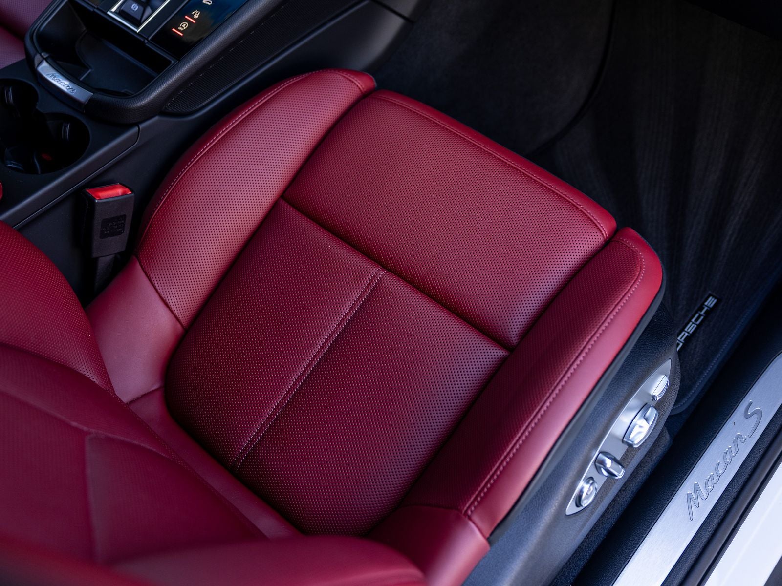 2025 Porsche Macan S