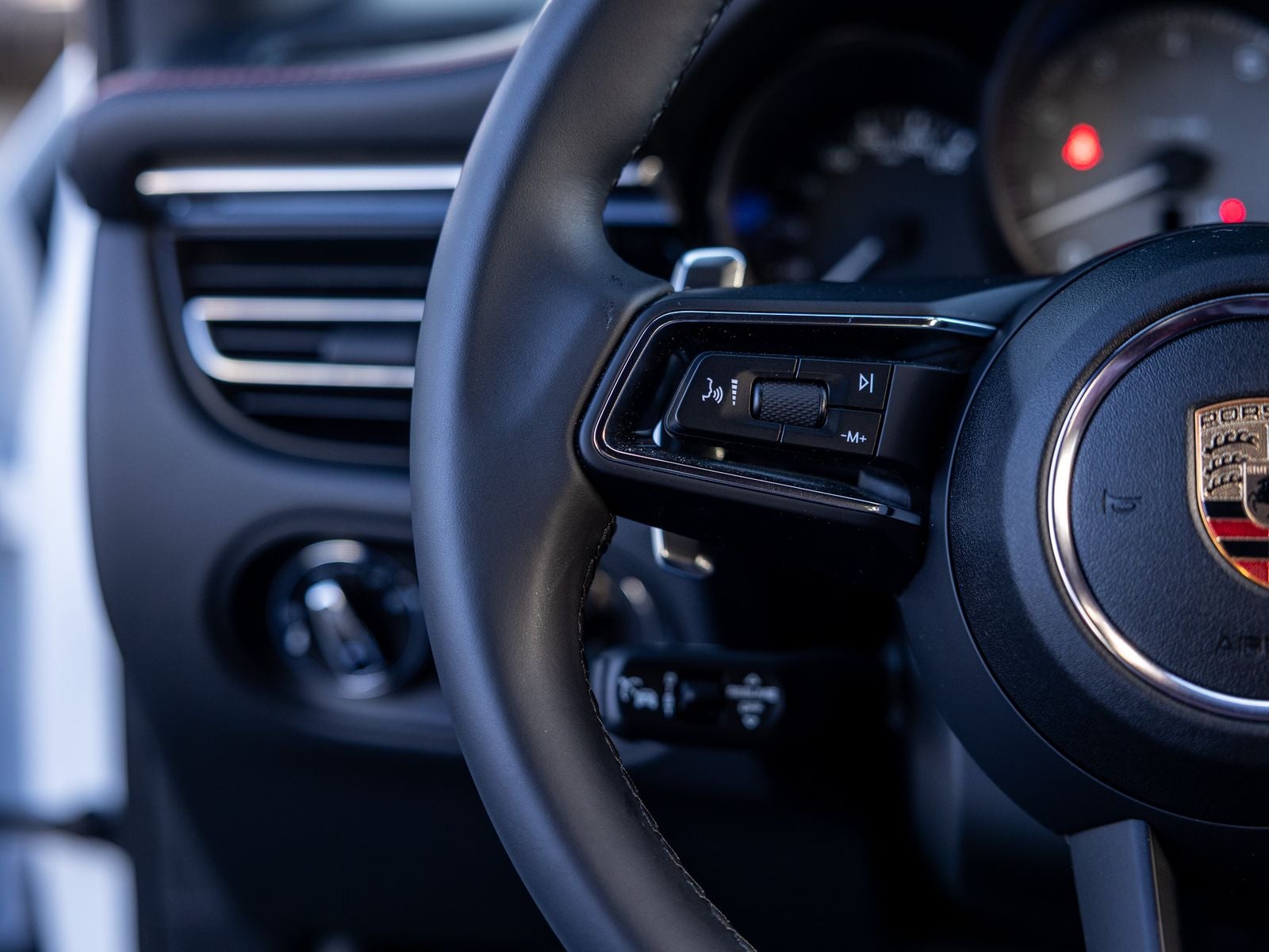 2025 Porsche Macan S