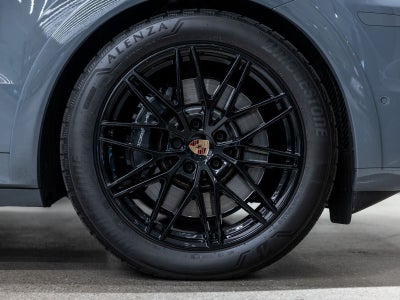 2025 Porsche Cayenne GTS