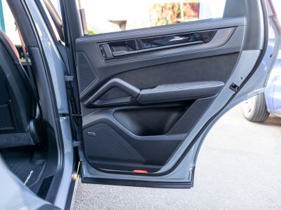 2025 Porsche Cayenne GTS