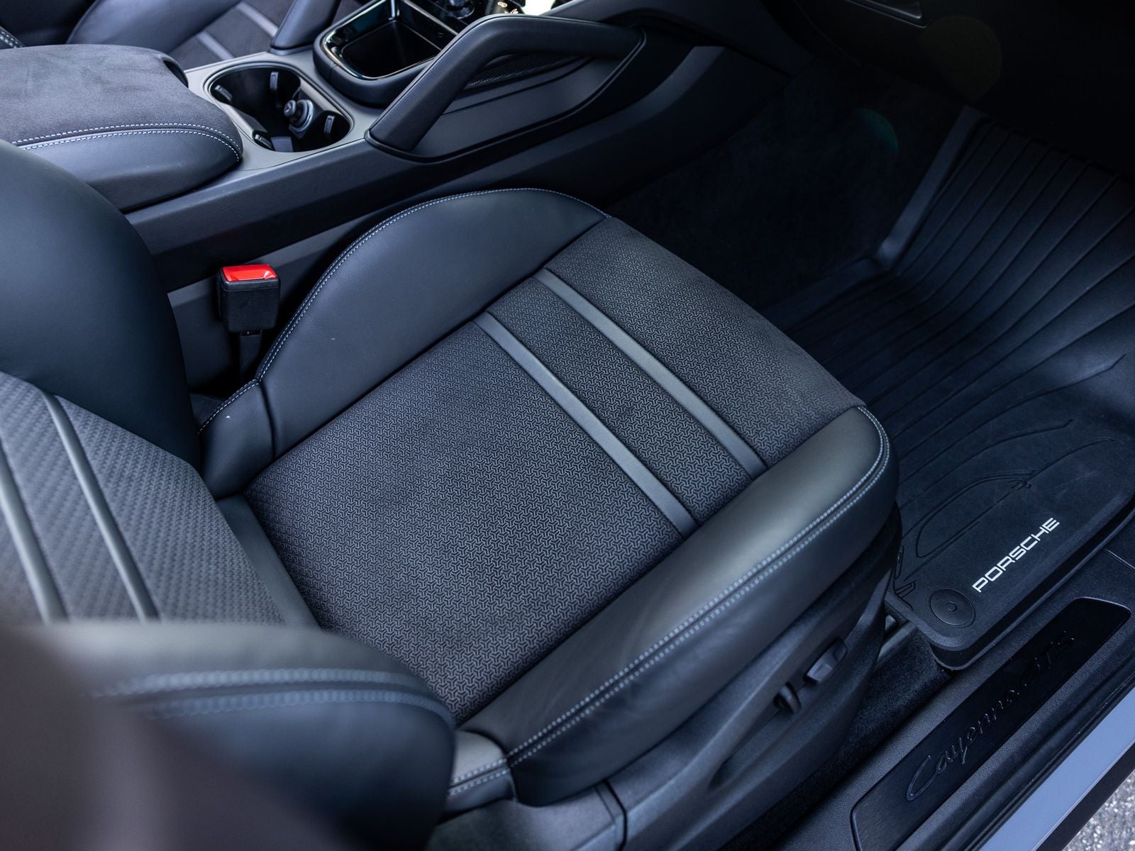 2025 Porsche Cayenne GTS