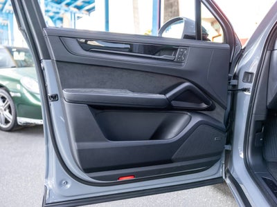 2025 Porsche Cayenne GTS