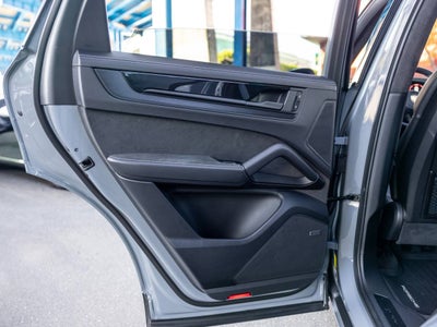 2025 Porsche Cayenne GTS