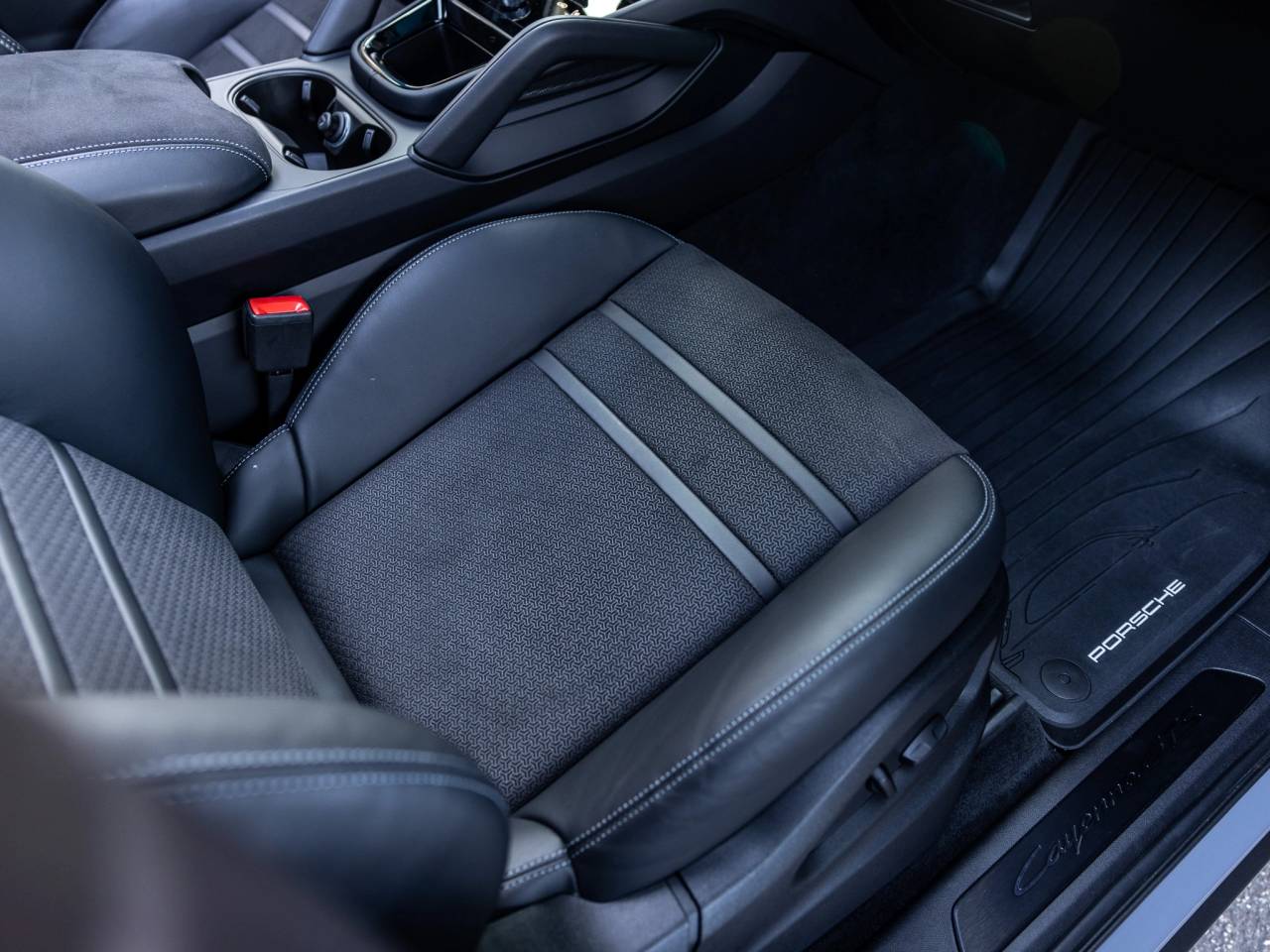 2025 Porsche Cayenne GTS