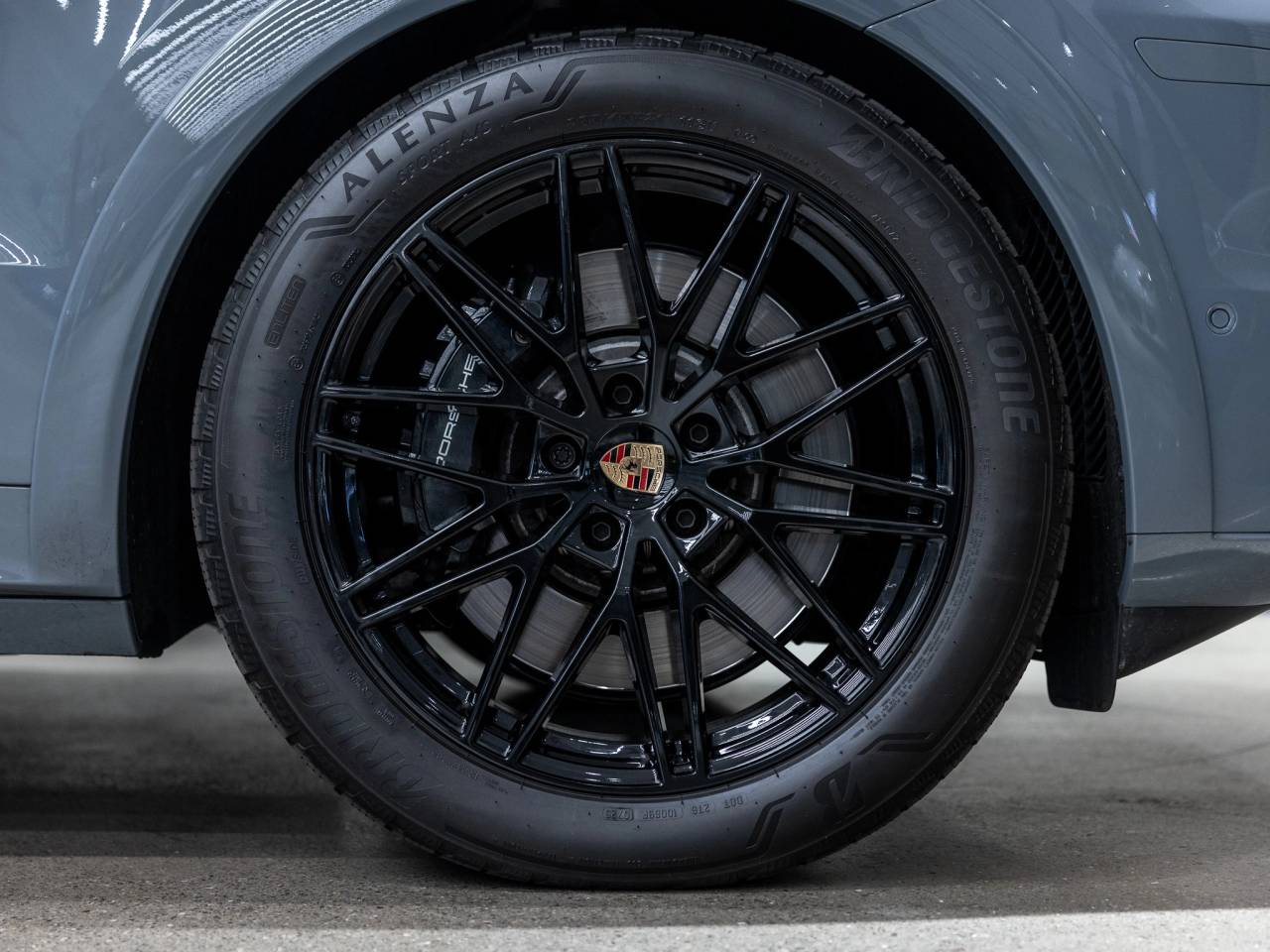 2025 Porsche Cayenne GTS