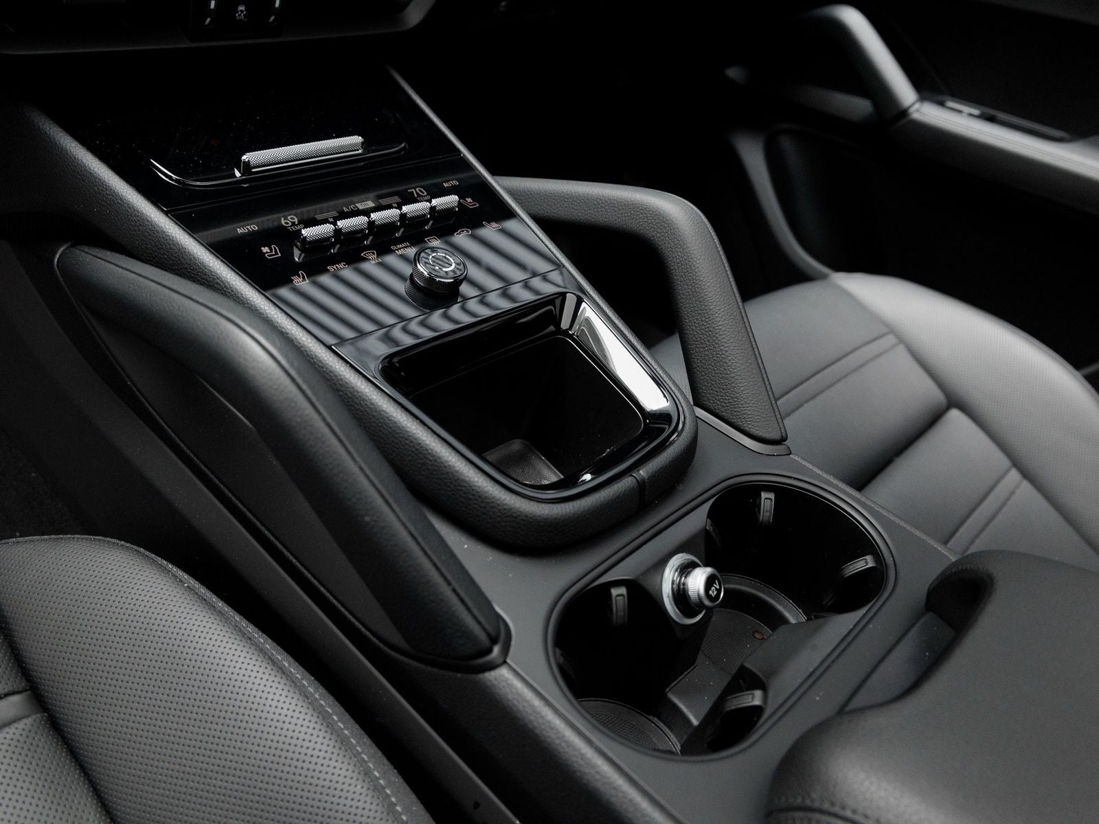 2025 Porsche Cayenne Coupe Base