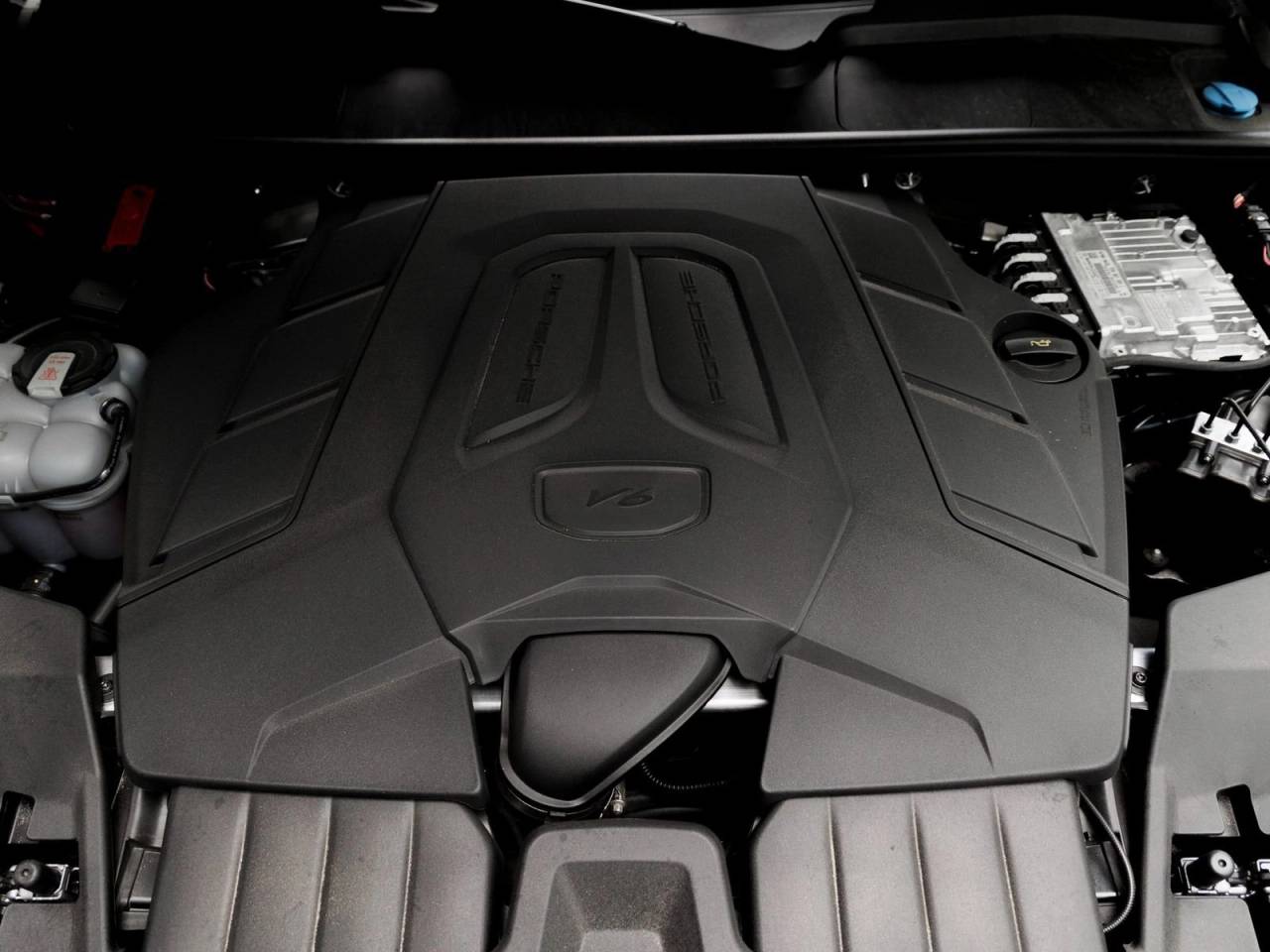 2025 Porsche Cayenne Coupe