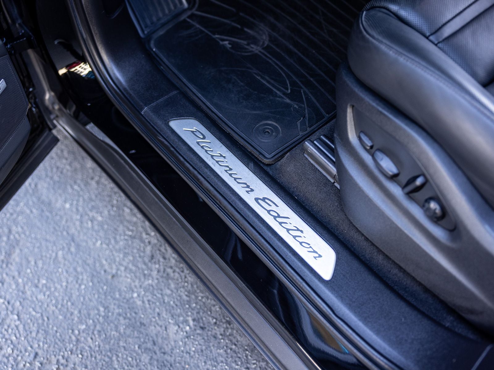 2023 Porsche Cayenne Coupe Platinum Edition