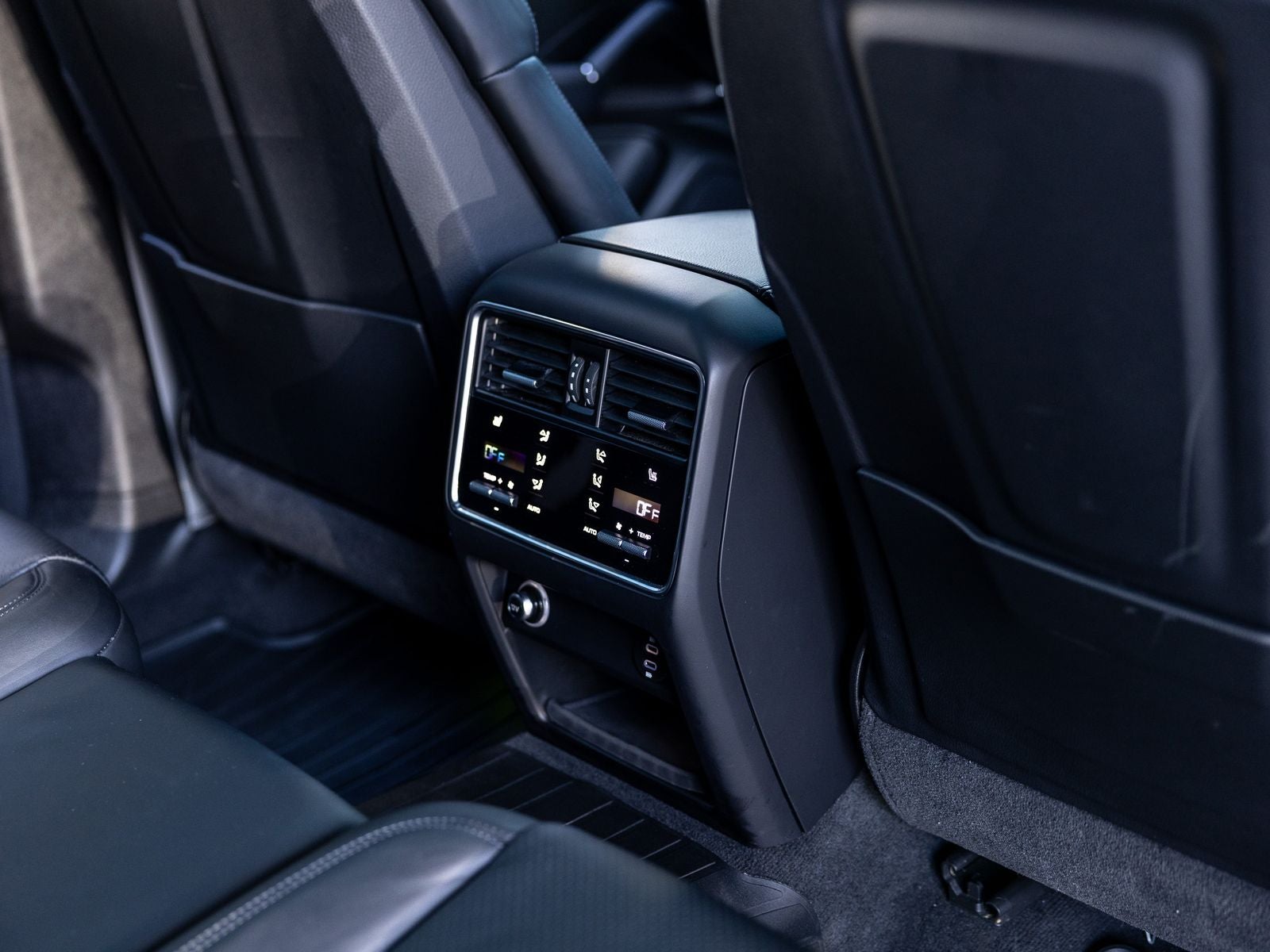 2023 Porsche Cayenne Coupe Platinum Edition