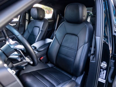 2023 Porsche Cayenne Coupe Platinum Edition