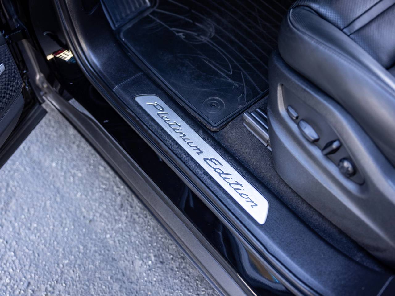 2023 Porsche Cayenne Cayenne Coupe Platinum Edition