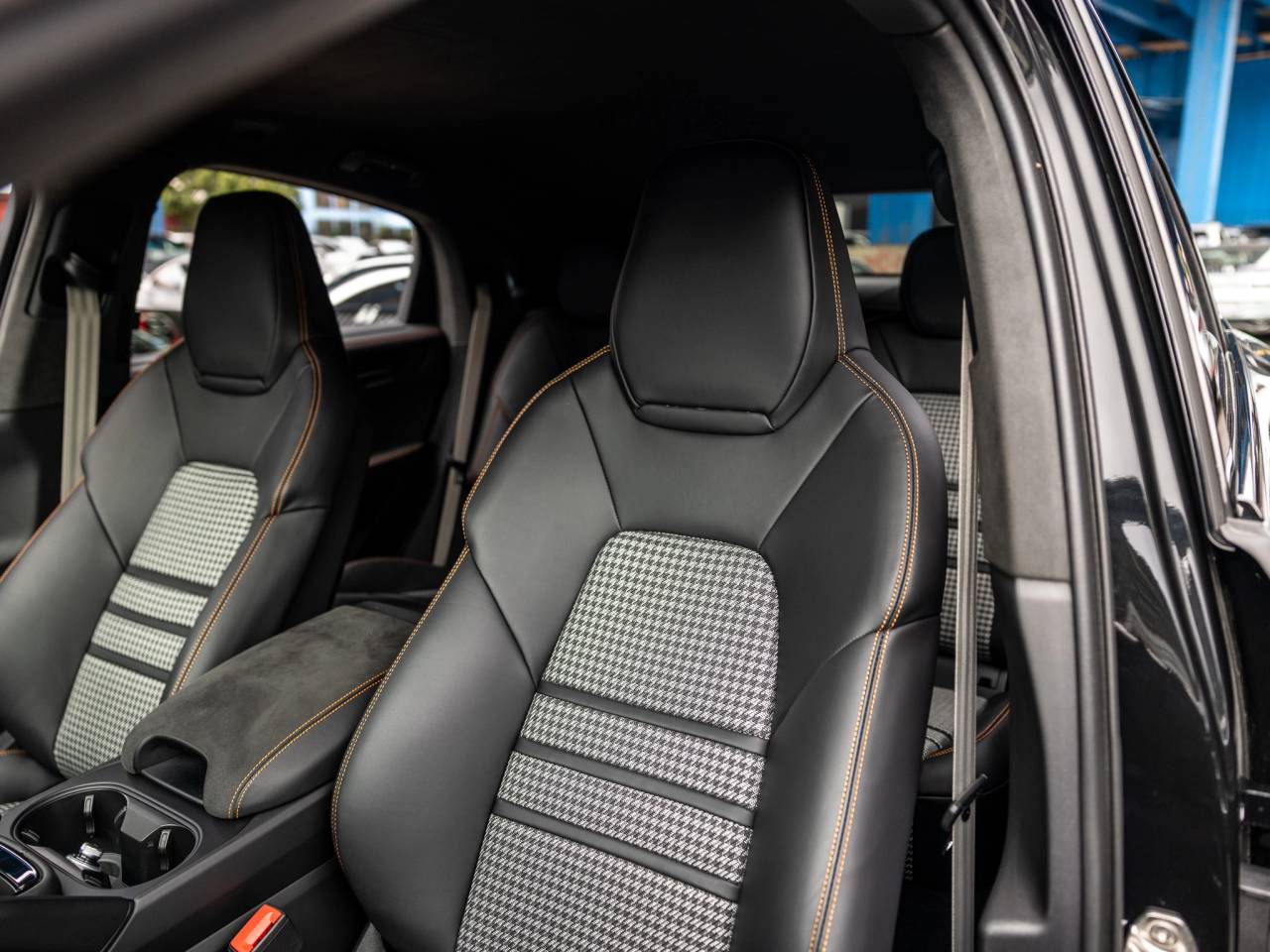 2025 Porsche Cayenne Cayenne GTS Coupe