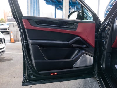 2025 Porsche Cayenne Cayenne GTS Coupe