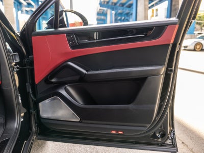 2025 Porsche Cayenne Cayenne GTS Coupe