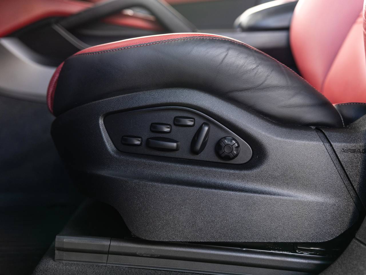 2025 Porsche Cayenne Cayenne GTS Coupe