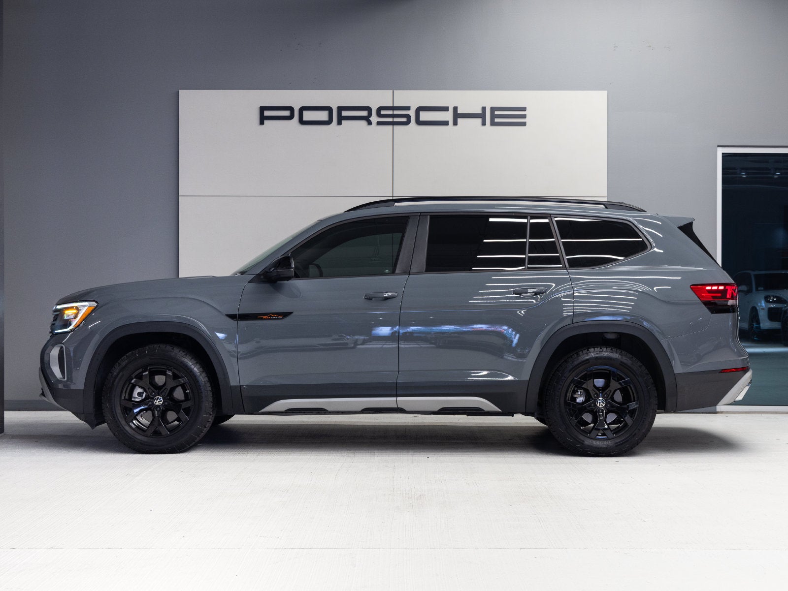 2025 Volkswagen Atlas 2.0T Peak Edition