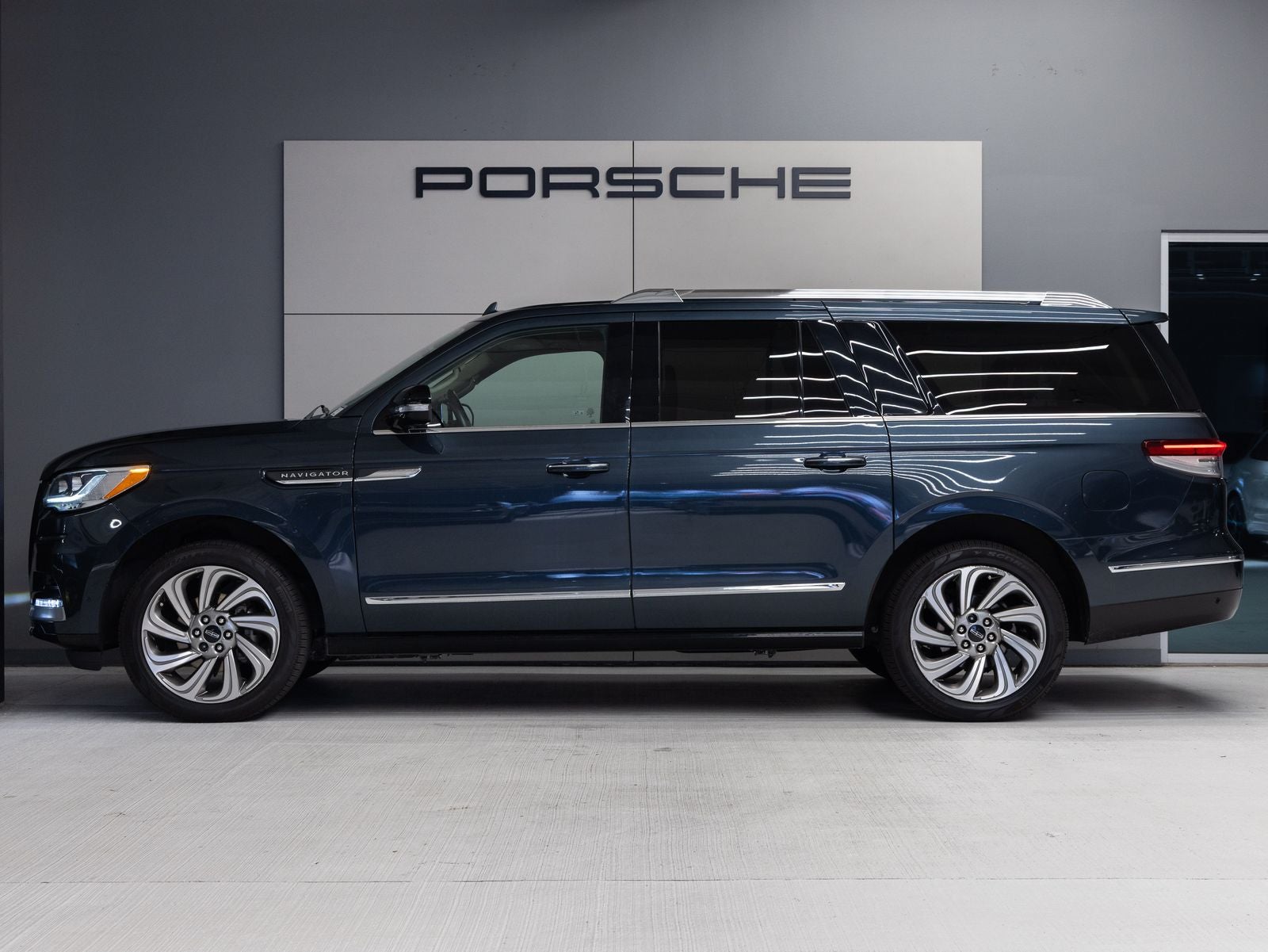 2022 Lincoln Navigator L Reserve