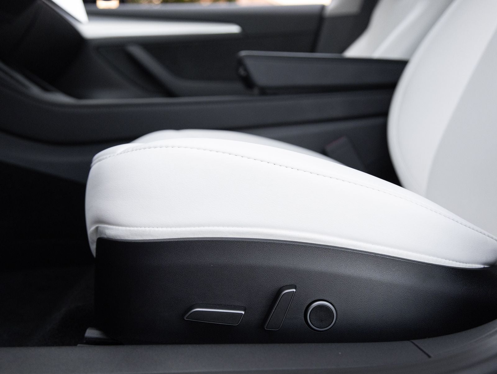2023 Tesla Model 3 RWD