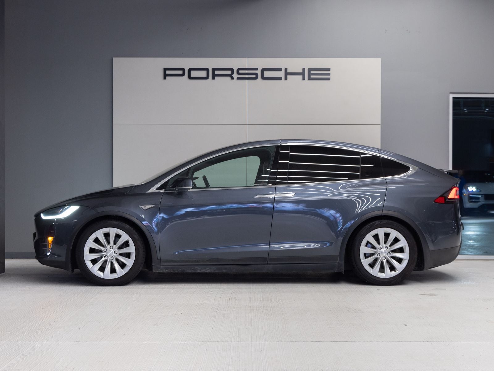 2016 Tesla Model X 70D