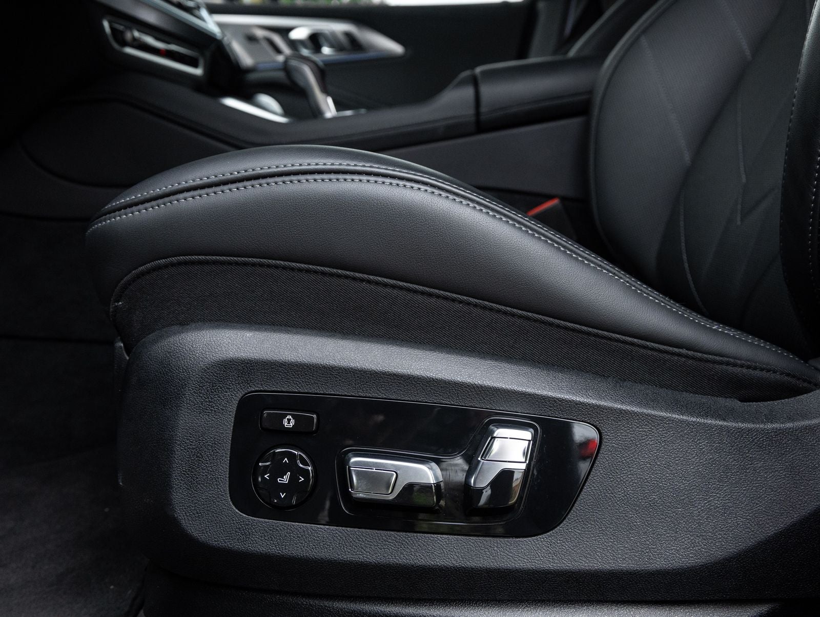 2025 BMW XM Label Red
