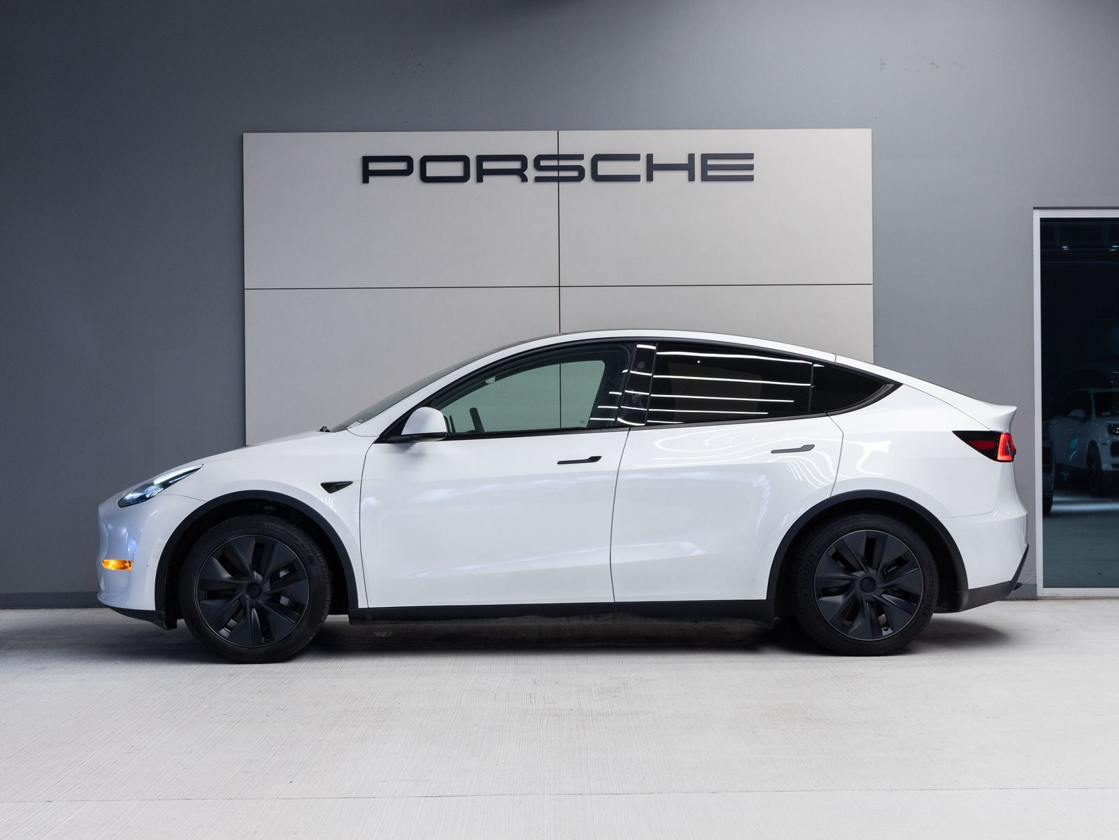 2024 Tesla Model Y Base