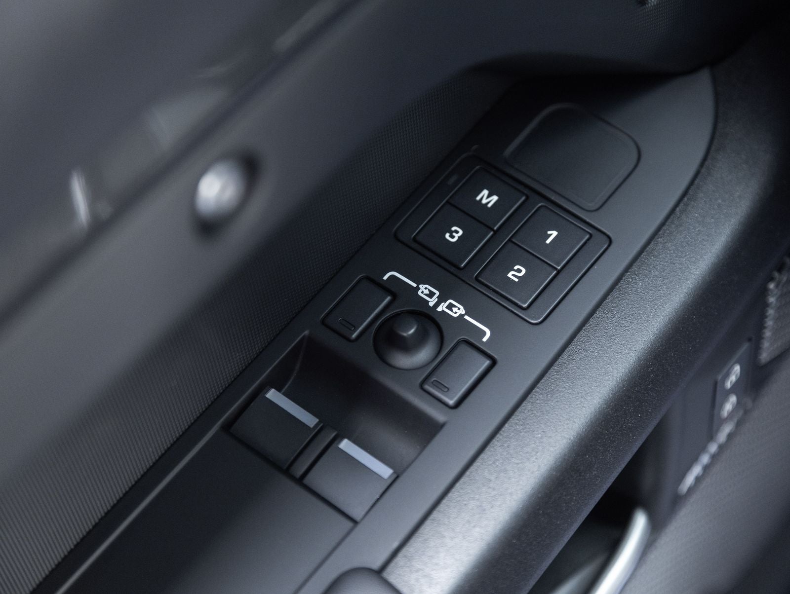 2024 Land Rover Defender 90 Carpathian Edition