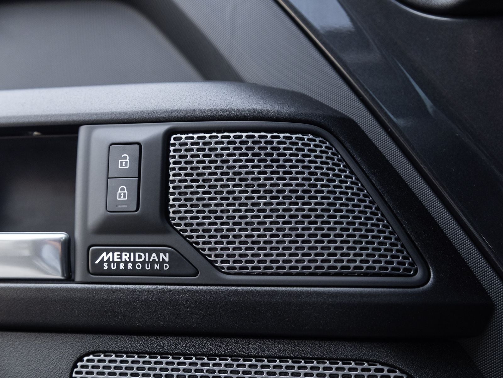 2024 Land Rover Defender 90 Carpathian Edition
