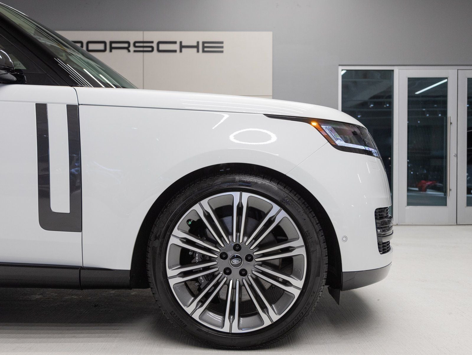 2025 Land Rover Range Rover SE