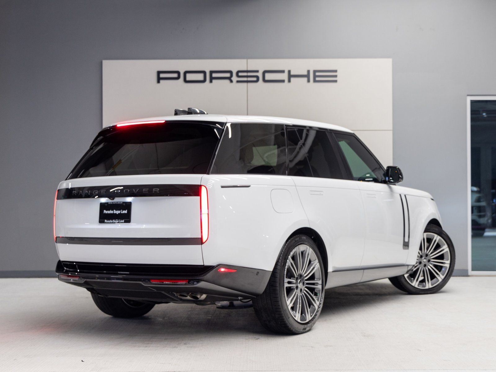 2025 Land Rover Range Rover SE